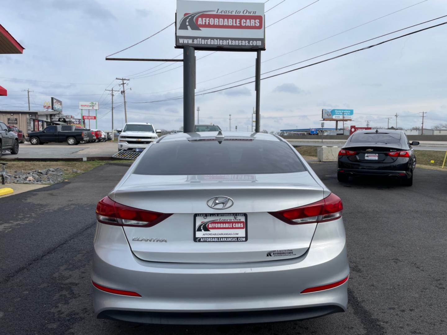 2018 Silver Hyundai Elantra (5NPD84LFXJH) with an 4-Cyl, 2.0 Liter engine, Auto, 6-Spd Shiftronic transmission, located at 8008 Warden Rd, Sherwood, AR, 72120, (501) 801-6100, 34.830078, -92.186684 - Photo#6